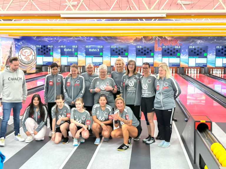 Neue Trikots der Frauen durch Hauptsponsor DVAG