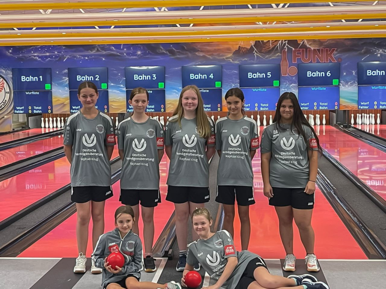 Neue Jugendtrikots durch Hauptsponsor DVAG